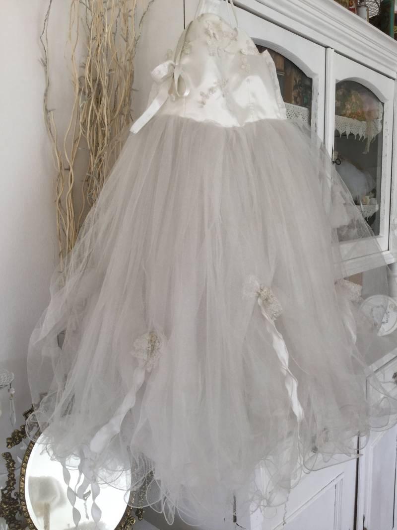 Hochzeitskleid Ballett Tutu Weiß Vintage Shabbychic Dress Tanzdress Tütü Perlen Pailetten Tüllspitze Brautkleid Abendkleid Abschlußballkleid Hochzeitskleid Ballett Tutu Weiß Vintage Shabbychic Dress Tanzdress Tütü Perlen Pailetten Tüllspitze Brautkleid Abendkleid Abschlußballkleid von CoeursDeCaschel