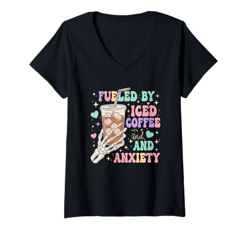 Damen Angetrieben durch Eiskaffee und Angsthumor T-Shirt mit V-Ausschnitt Damen Angetrieben durch Eiskaffee und Angsthumor T-Shirt mit V-Ausschnitt von Coffee Enthusiasts Humor Fun Skeleton