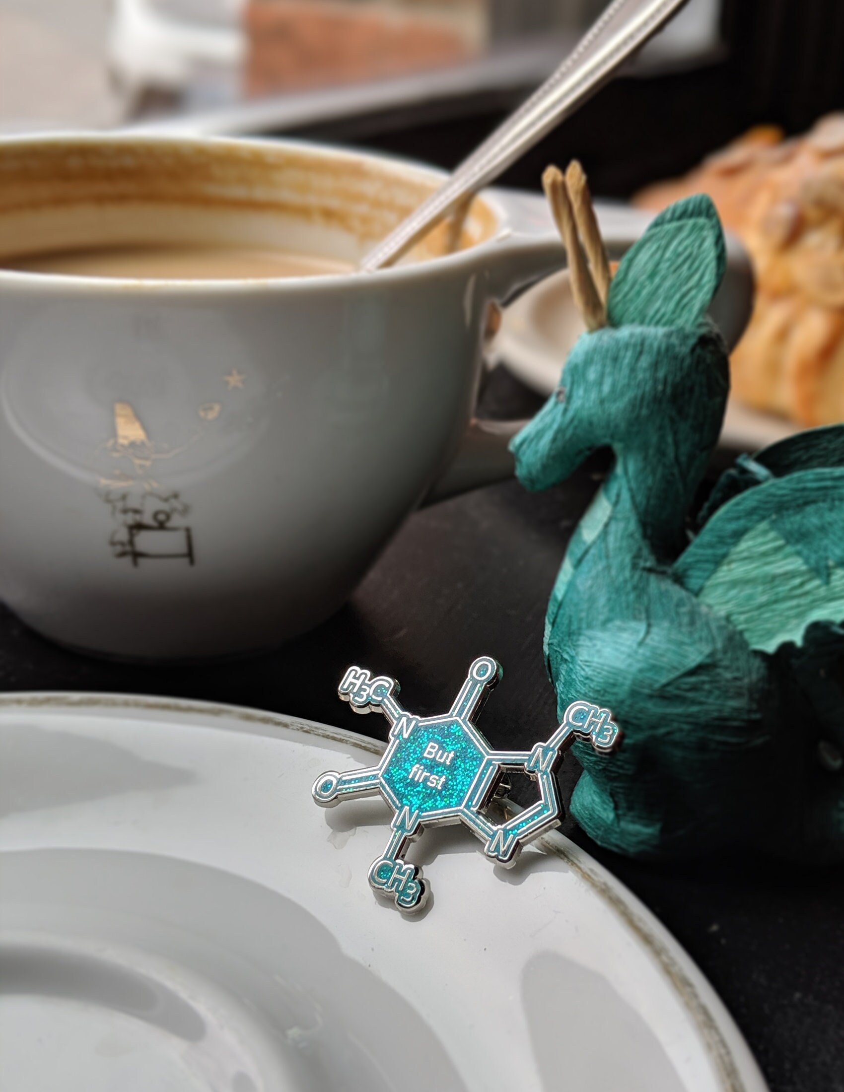 Coffee Metall Anstecker. But First Caffeine in Türkis Coffee Metall Anstecker. But First Caffeine in Türkis von CoffeebySapphira