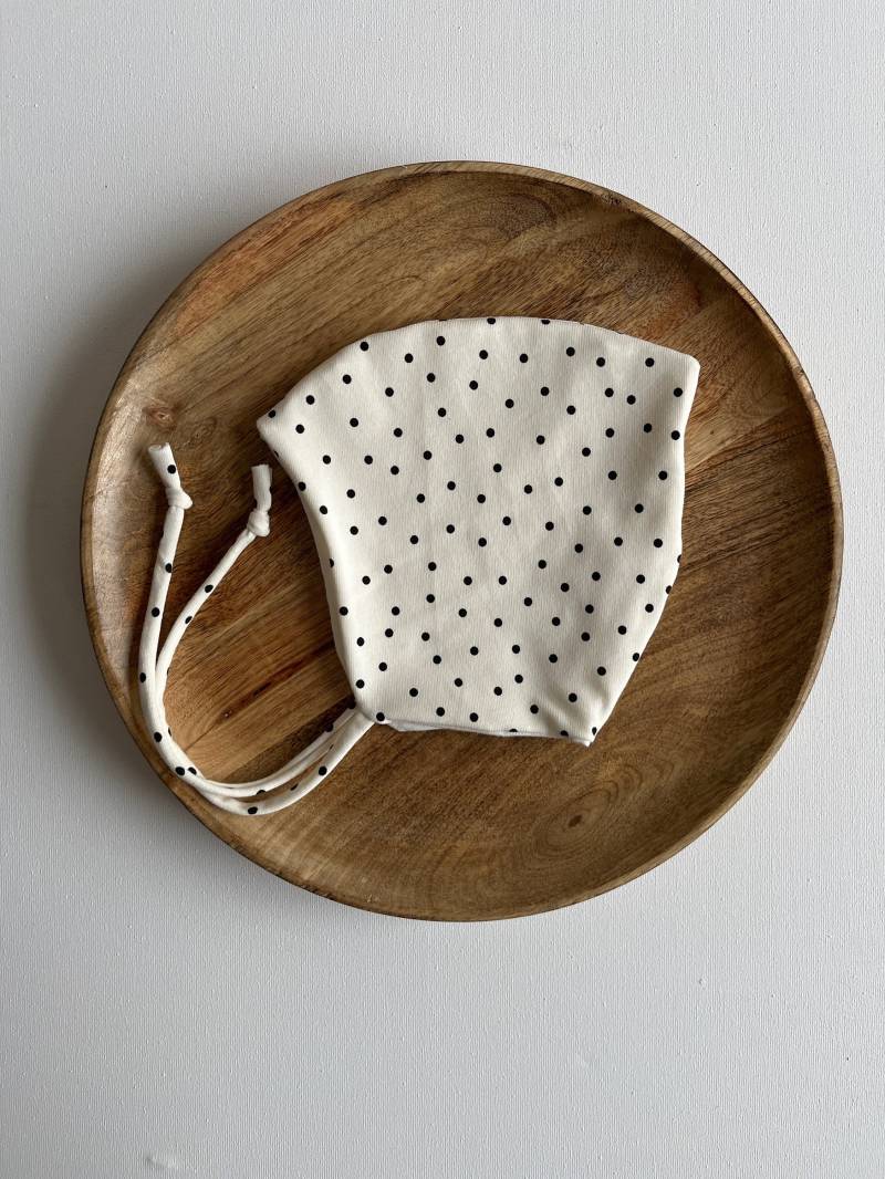 Babymütze " P Ü N K T C H E N" Zwergenmütze Wendezipfelmütze Baby, Punkte, Weiß Schwarz von CogaDesign