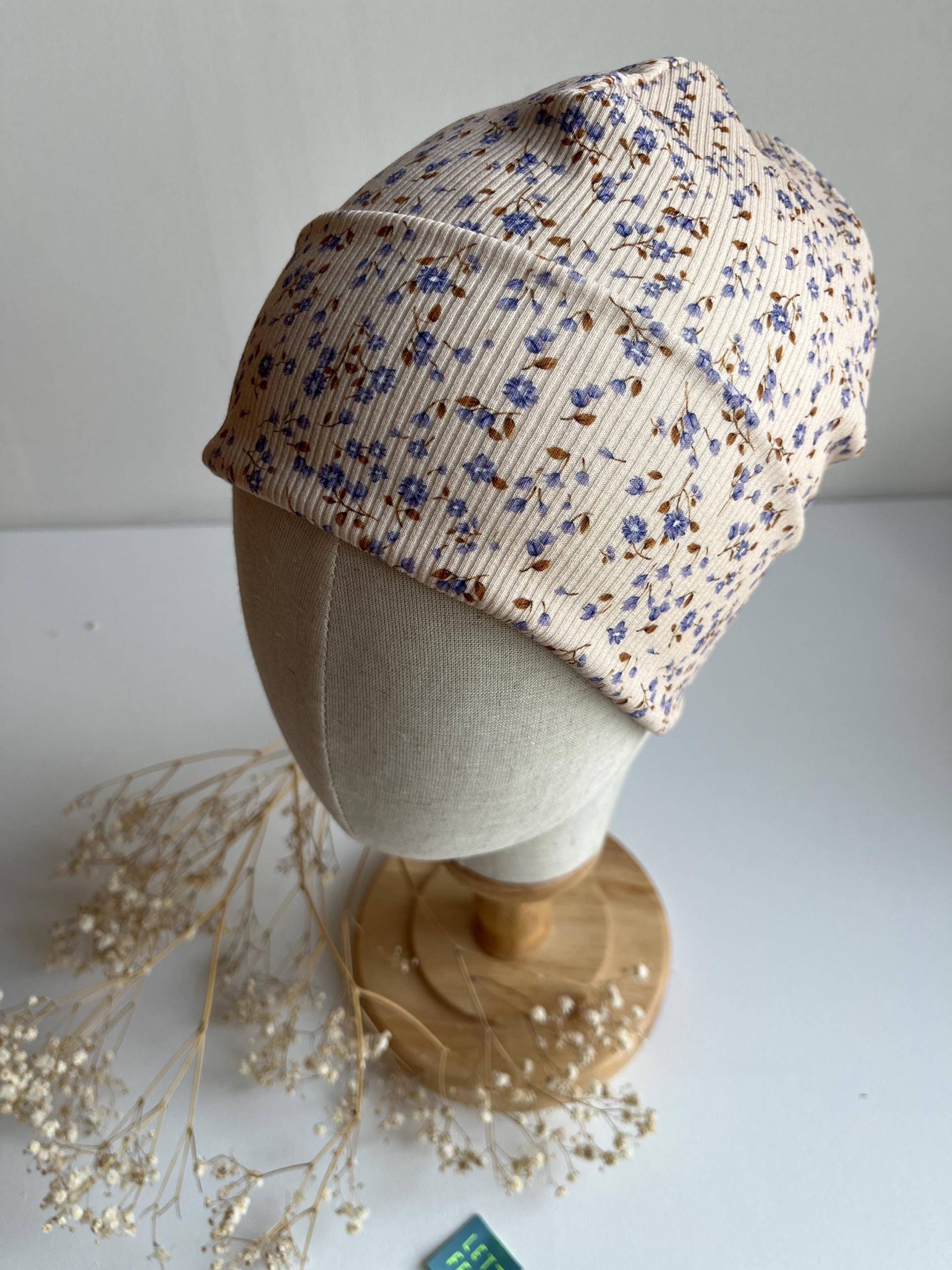 Hipster Beanie Mütze " Forget-Me-Not Für Baby Kind Aus Rippjersey Mit/Ohne Label Blau Geblümt Hipster Beanie Mütze " Forget-Me-Not Für Baby Kind Aus Rippjersey Mit/Ohne Label Blau Geblümt von CogaDesign