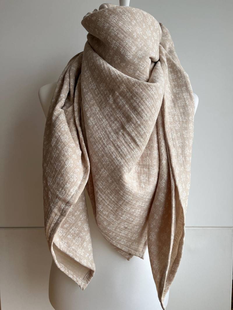 xxl Musselintuch Mistle Dreieckstuch Tuch Bio-Musselin Damen, Schal Sand Weiß Floral von CogaDesign