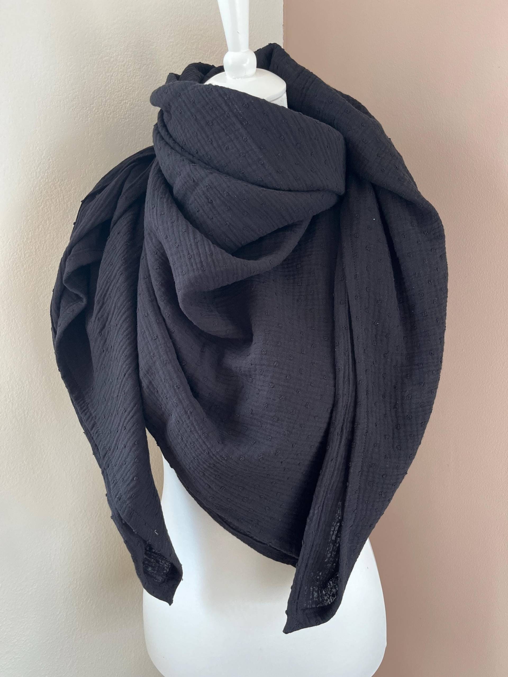 xxl Musselintuch Plumeti Dreieckstuch Tuch Musselin Damen, Schal , Mamatuch, Yogatuch, Schwarz von CogaDesign