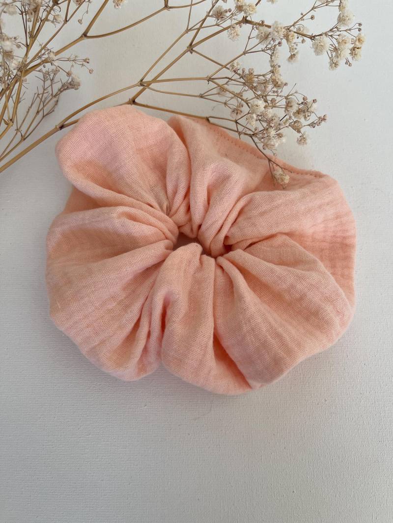 xxl Scrunchie, Haargummi, Zopfgummi Musselin Peach von CogaDesign
