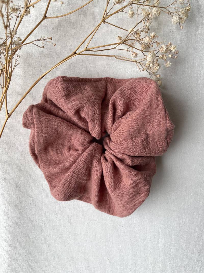 xxl Scrunchie, Haargummi, Zopfgummi Musselin Rosa von CogaDesign
