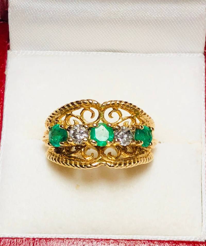 Schöne Vintage 14K Gelbgold Natürlicher Smaragd Diamant Ring von CohenBrilliants