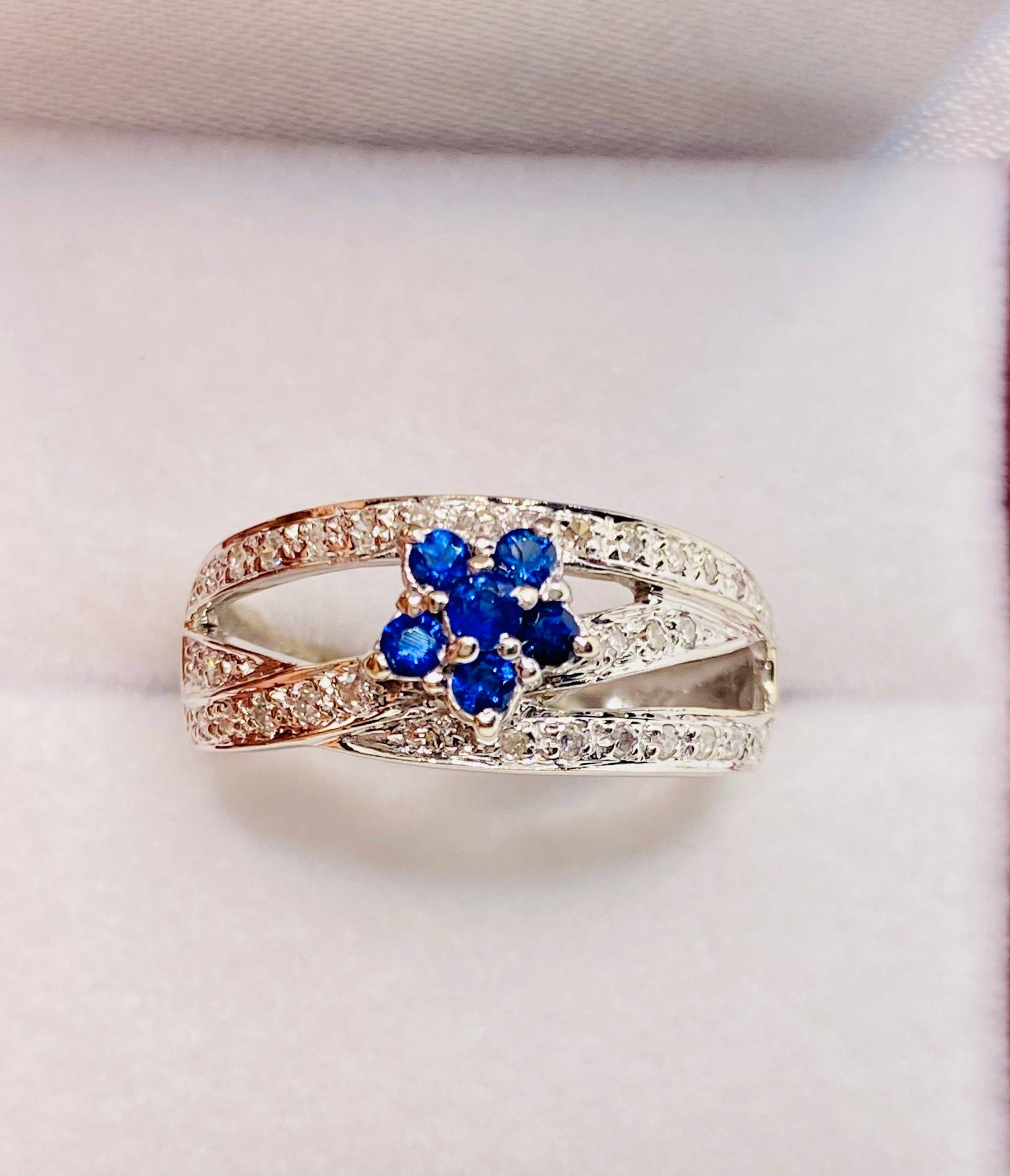 Schöne Vintage 14K Weißgold Natürlicher Saphir Diamant Ring Schöne Vintage 14K Weißgold Natürlicher Saphir Diamant Ring von CohenBrilliants