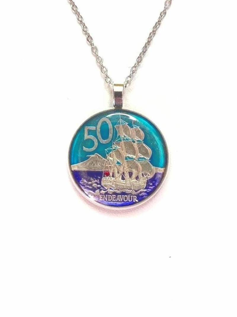 Endeavor Emaille Halskette, Emaille-Neuseeland Geschenk Für Sie von CoinArte