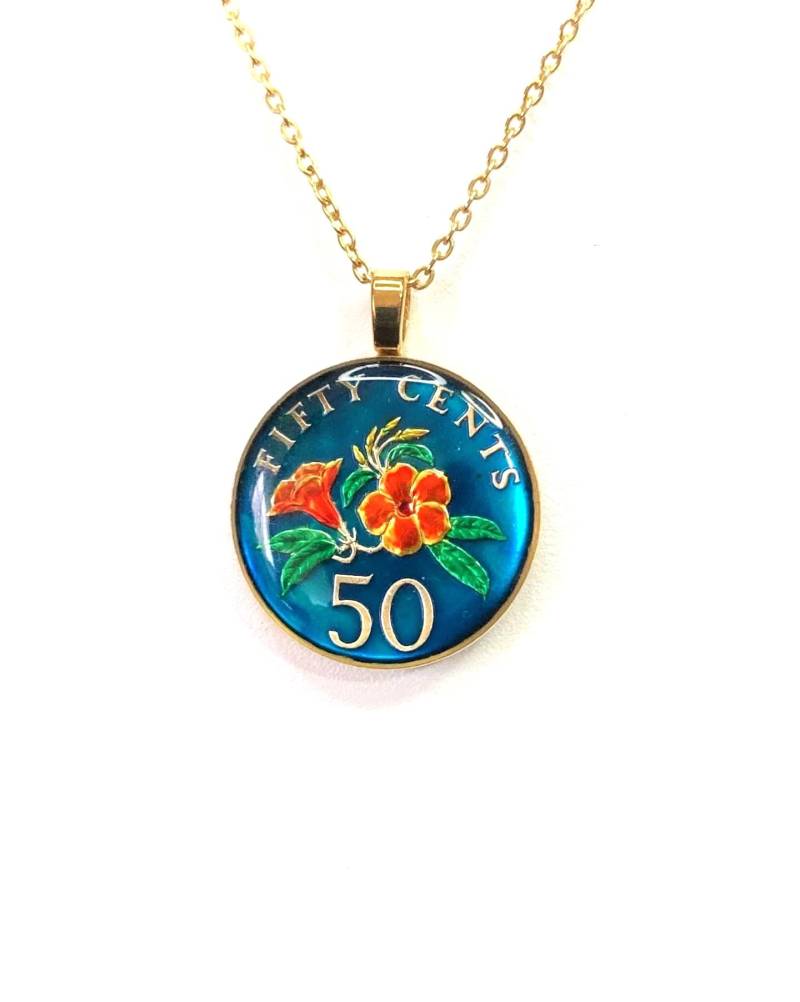 Hand Emaillierte Singapur Münze Anhänger Florale Thema Halskette, Vergoldete Blume Schmuck von CoinArte