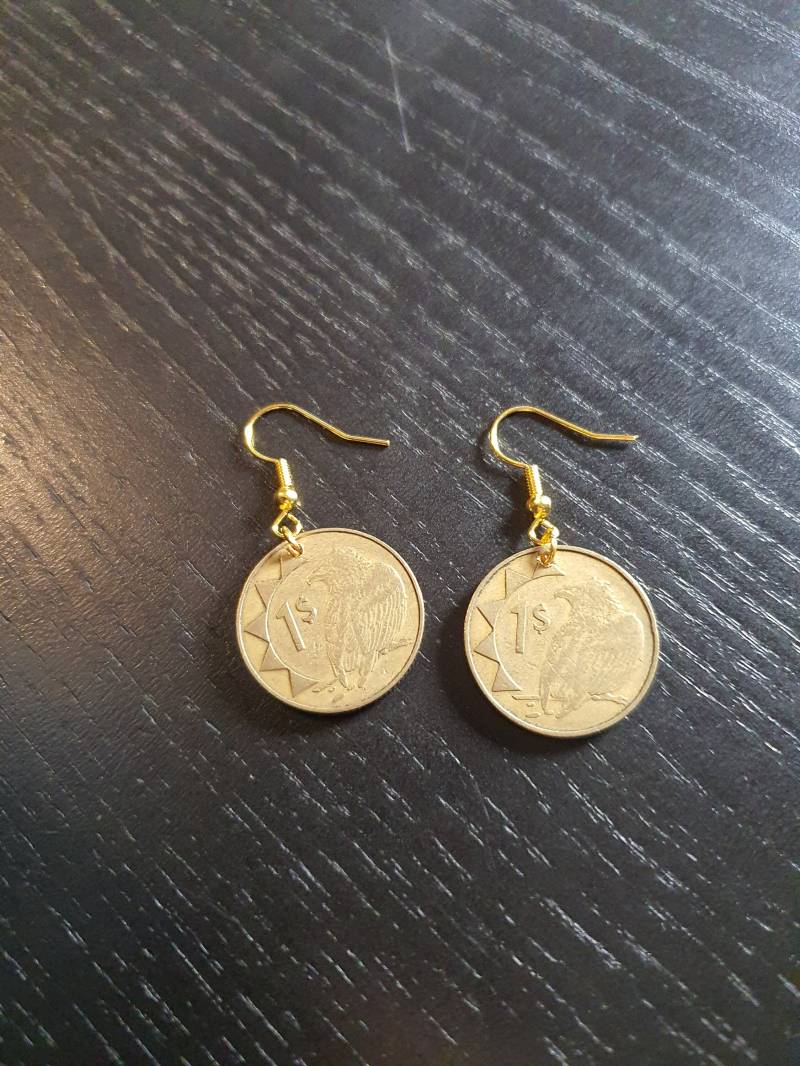 Ohrringe Münze Namibia 1 Dollar Adler Form Upcycling von CoinCraftShop