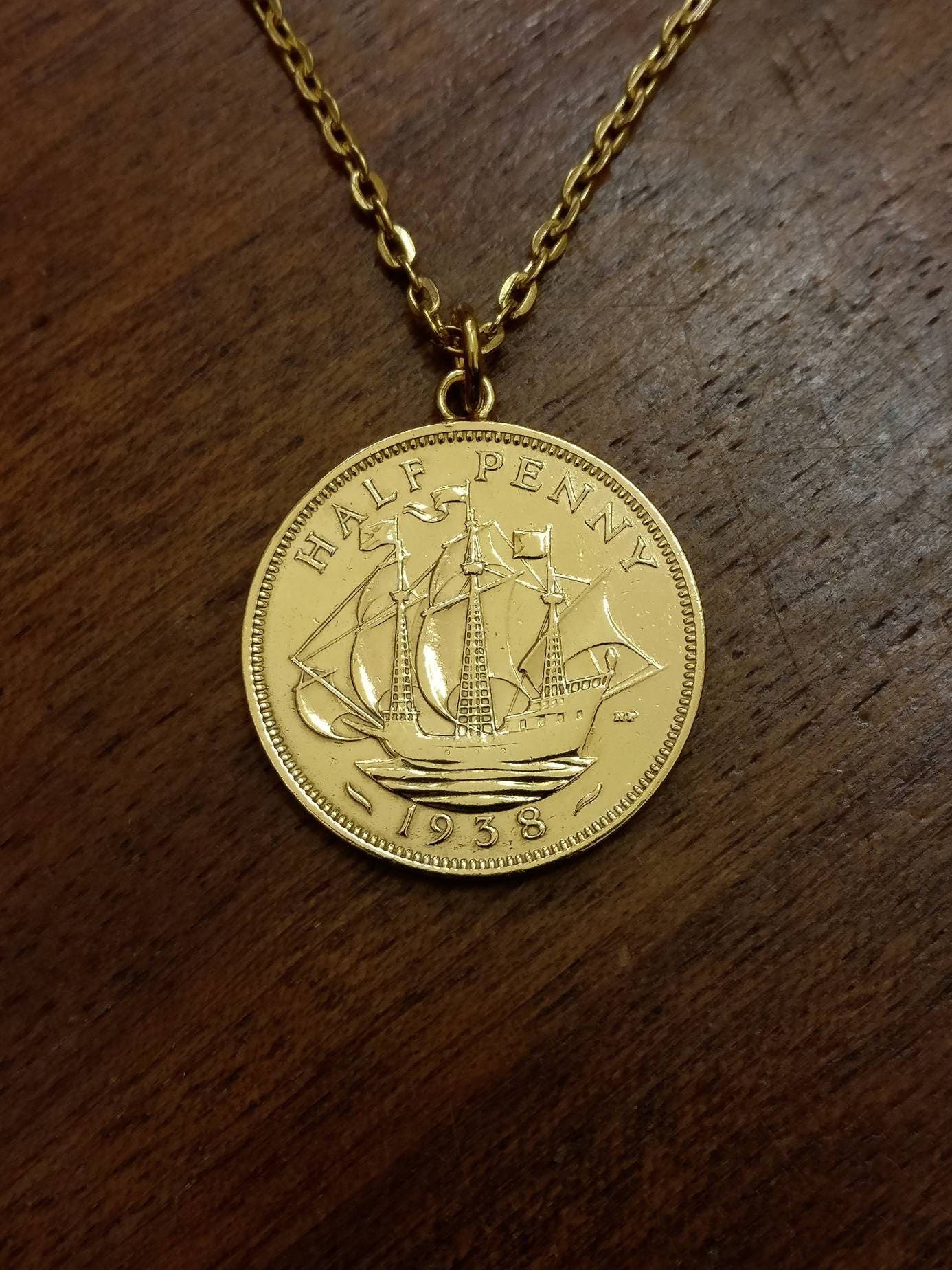 1938 George Vi Halfpenny - Vergoldete Münzhalskette von CoinCreationsShop