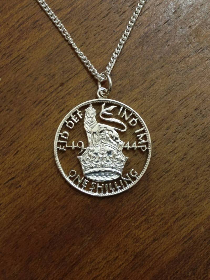 1944 George Vi Silver Shilling - Ausgeschnittene Münzenhalskette von CoinCreationsShop