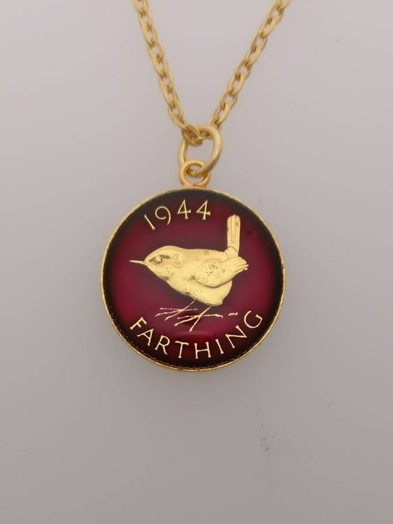 1944 George Vi Wren Farthing - Emaillierte Münzhalskette von CoinCreationsShop