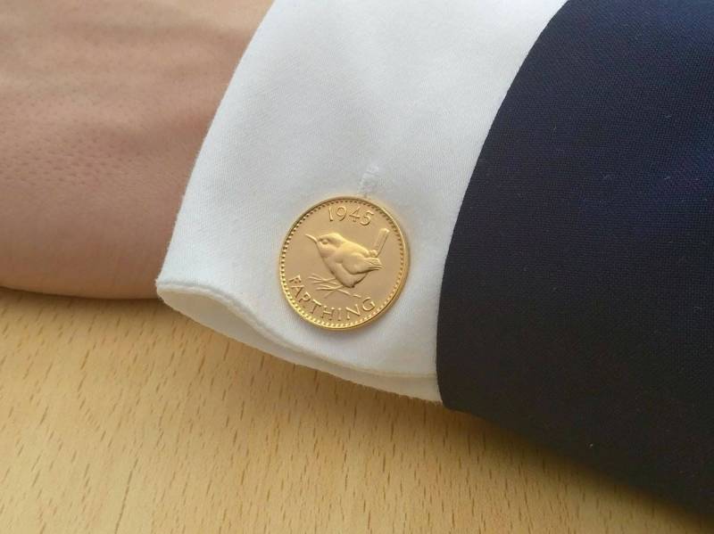 1945 Wren Farthing - Manschettenknöpfe Mit Vergoldeter Münze von CoinCreationsShop