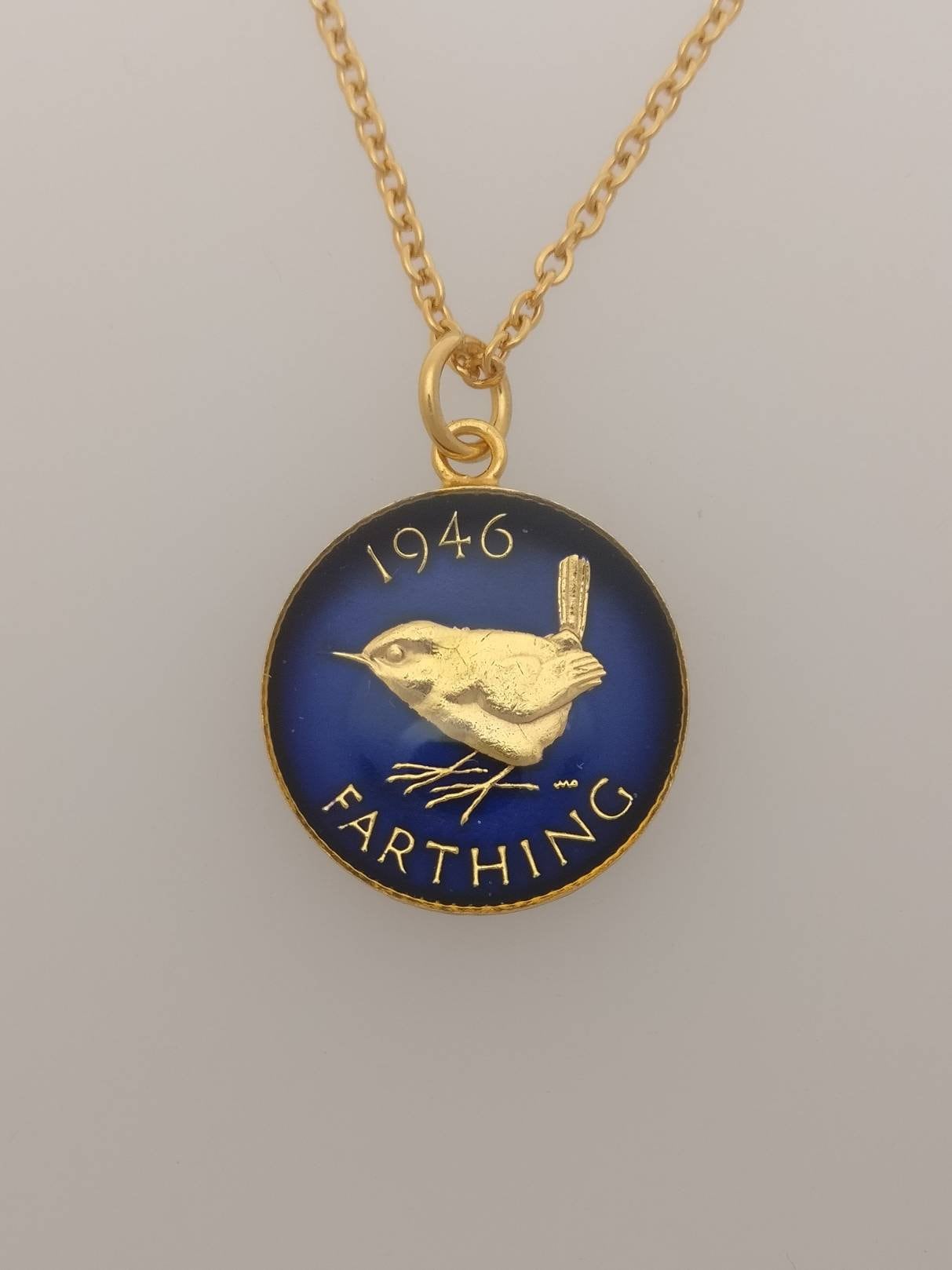 1946 George Vi Wren Farthing - Emaillierte Münzhalskette von CoinCreationsShop