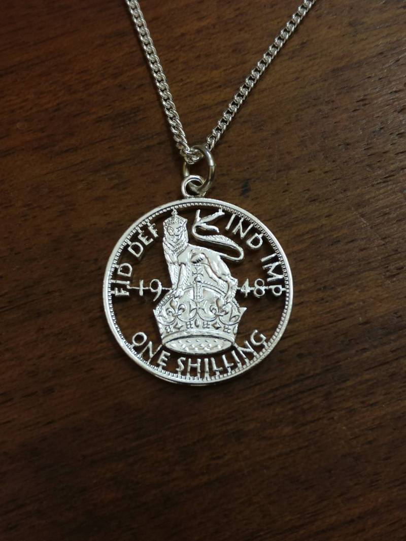 1948 George Vi Shilling - Cut Out Münze Halskette von CoinCreationsShop