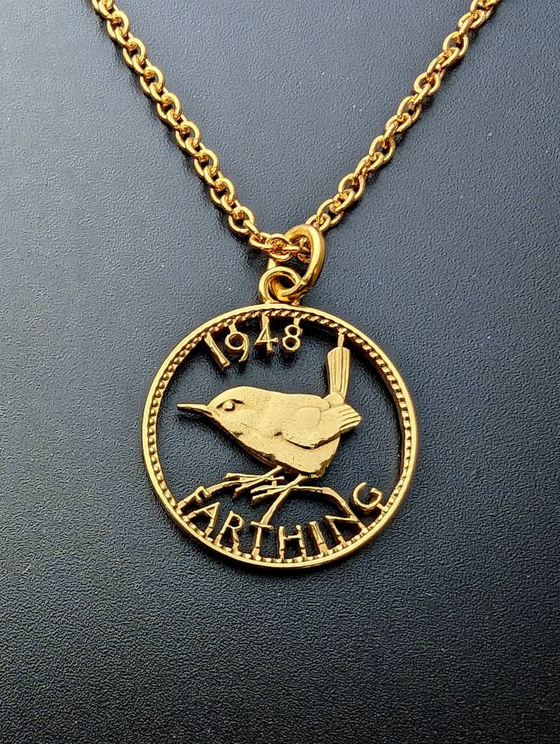 1948 Zaunkönig Farthing - Cut Out Coin Necklace von CoinCreationsShop