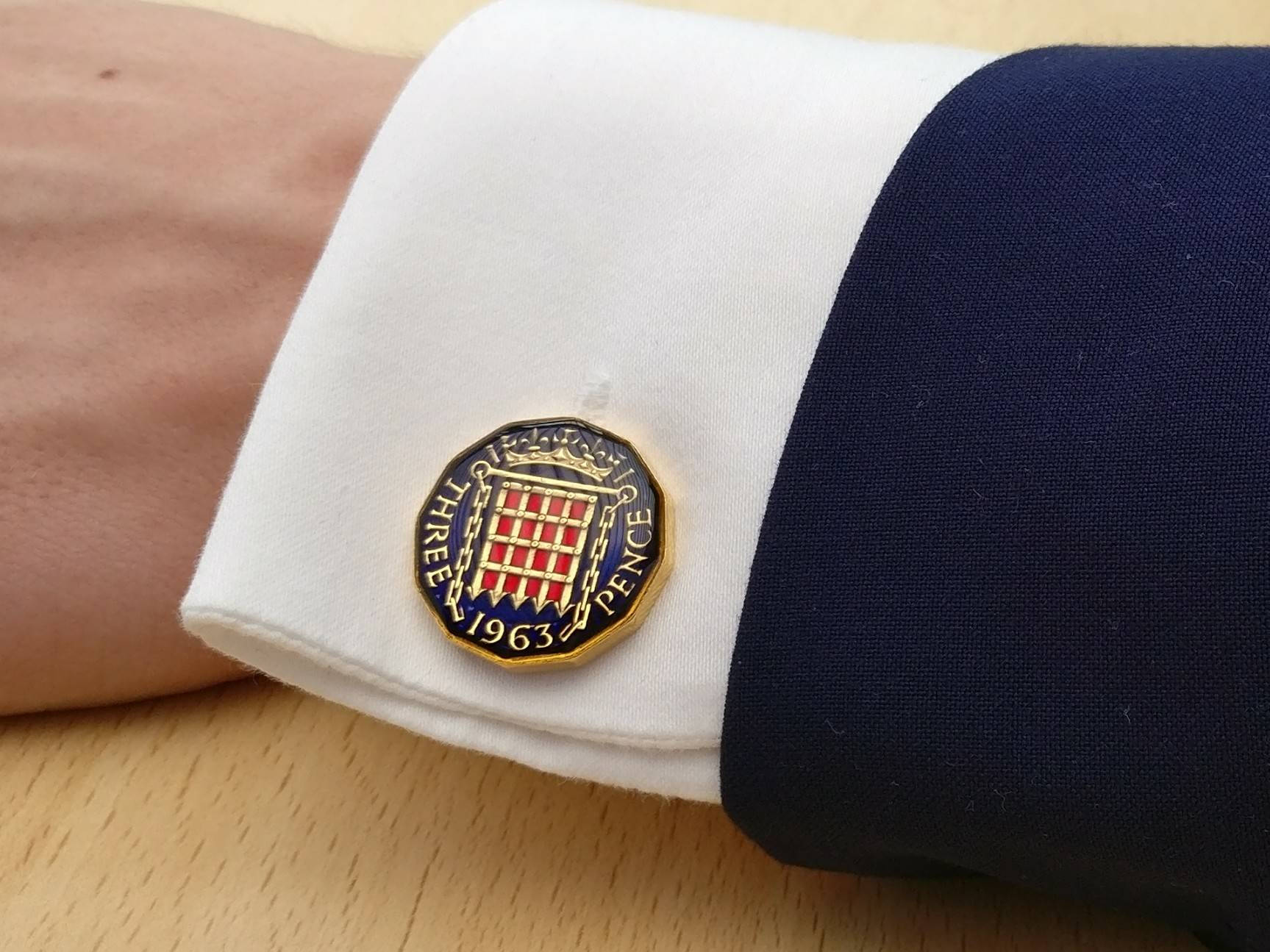 1963 Dreigroschen - Emaillierte Münze Manschettenknöpfe von CoinCreationsShop