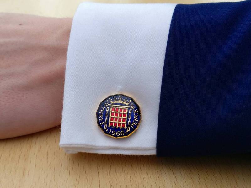 1966 Dreigroschen - Emaillierte Münze Manschettenknöpfe von CoinCreationsShop