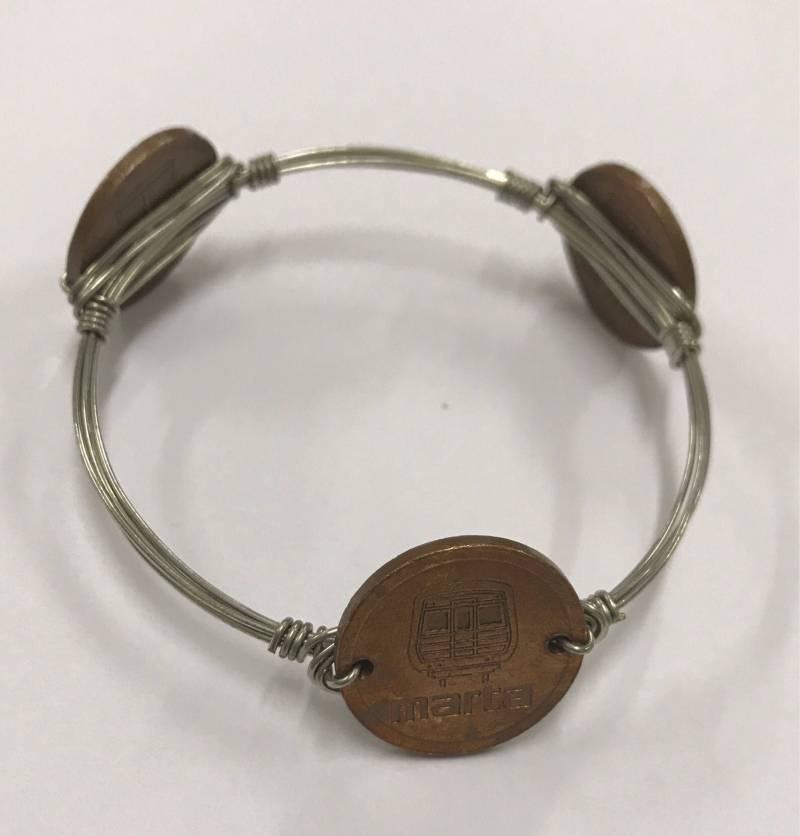 Atlanta Marta Token Draht Gewickelt Armreif von CoinCutters