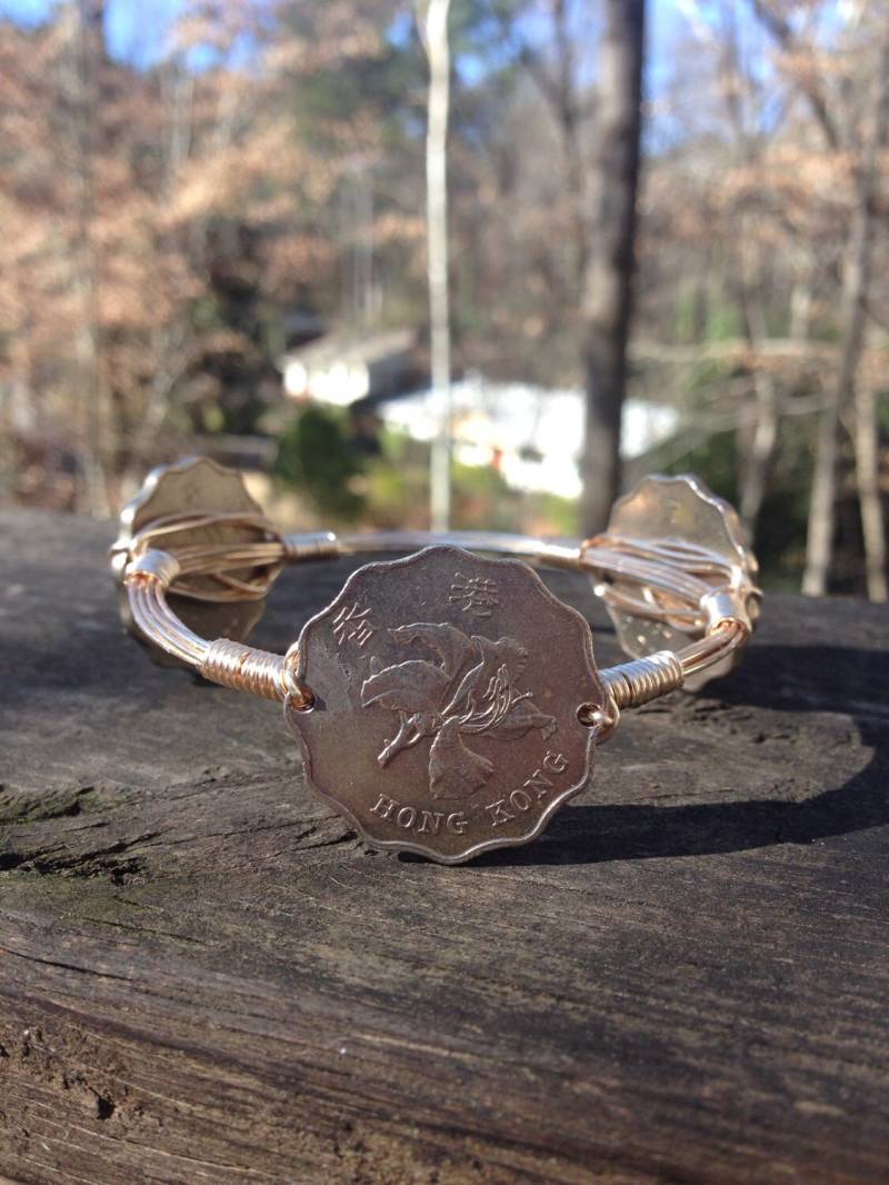 Hong Kong 2 Dollar Bourbons Und Boweties Stil Draht Gewickelt Armreif von CoinCutters