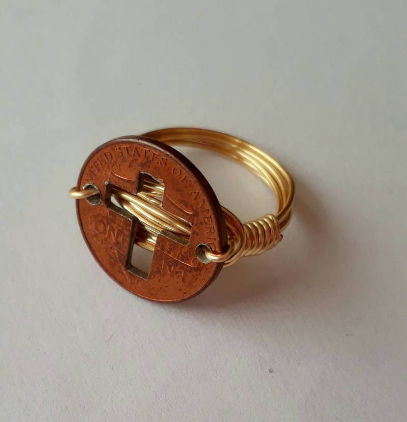 Kreuz Geschnitten Aus Einem Penny Draht Gewickelt Ring von CoinCutters