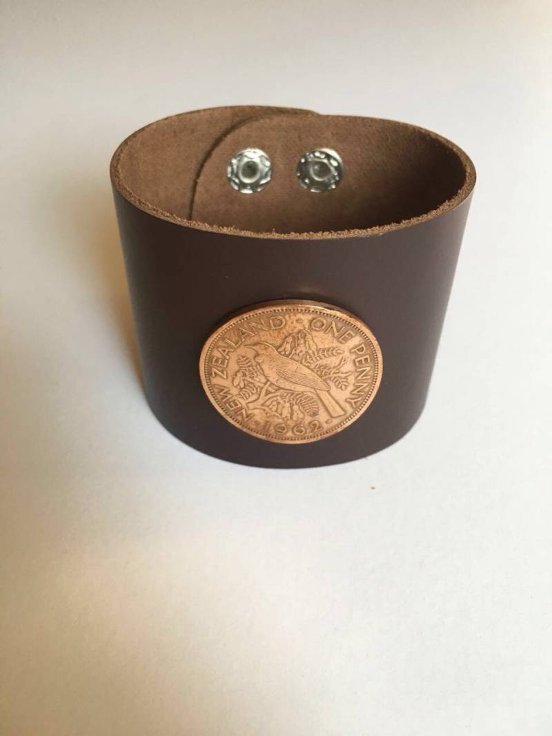 Neuseeland Tui Vogel Große Penny Leder Manschette Münze Armband von CoinCutters