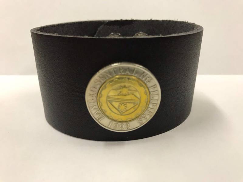 Philippinen 10 Piso Rückseite Leder Manschette Münze Armband von CoinCutters