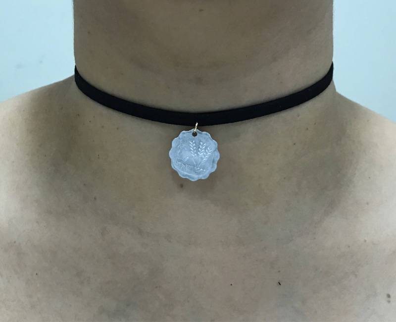 Schwarzer Samt Halsband Mit Israel 1 Argot Münze von CoinCutters