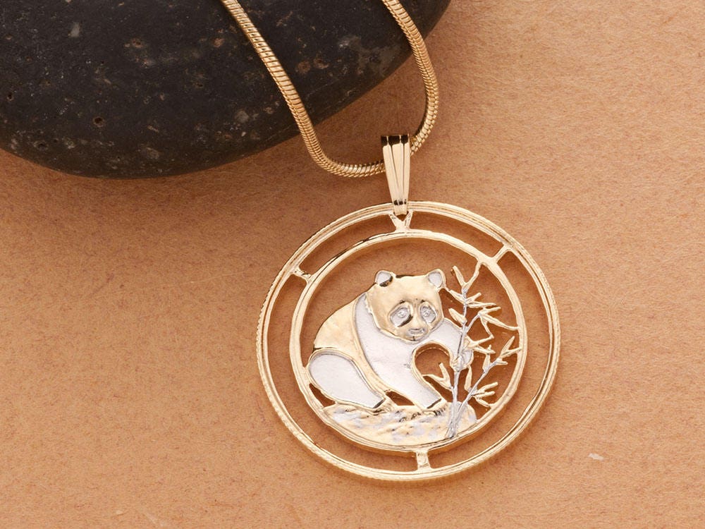 14K Gold & Rhodiniert Panda Bär Münze Anhänger Halskette 14K Gold & Rhodiniert Panda Bär Münze Anhänger Halskette von Coinjewelry