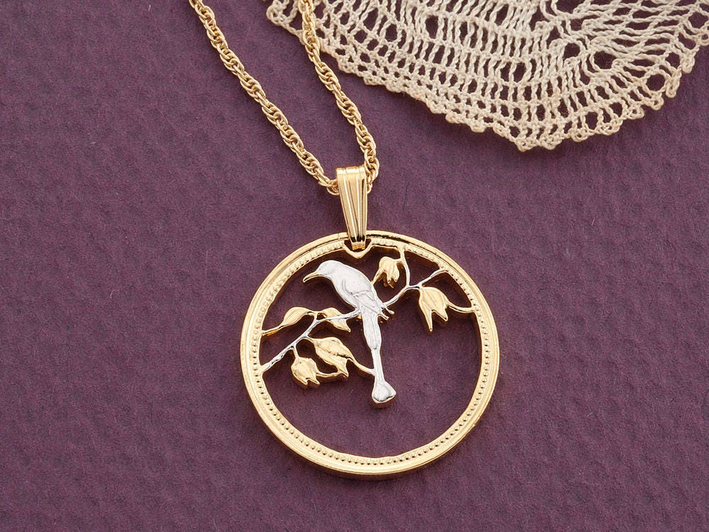 Belize Münz Anhänger Blau Gekrönter Motmot Vogel, 14K Vergoldet Belize Münz Anhänger Blau Gekrönter Motmot Vogel, 14K Vergoldet von Coinjewelry