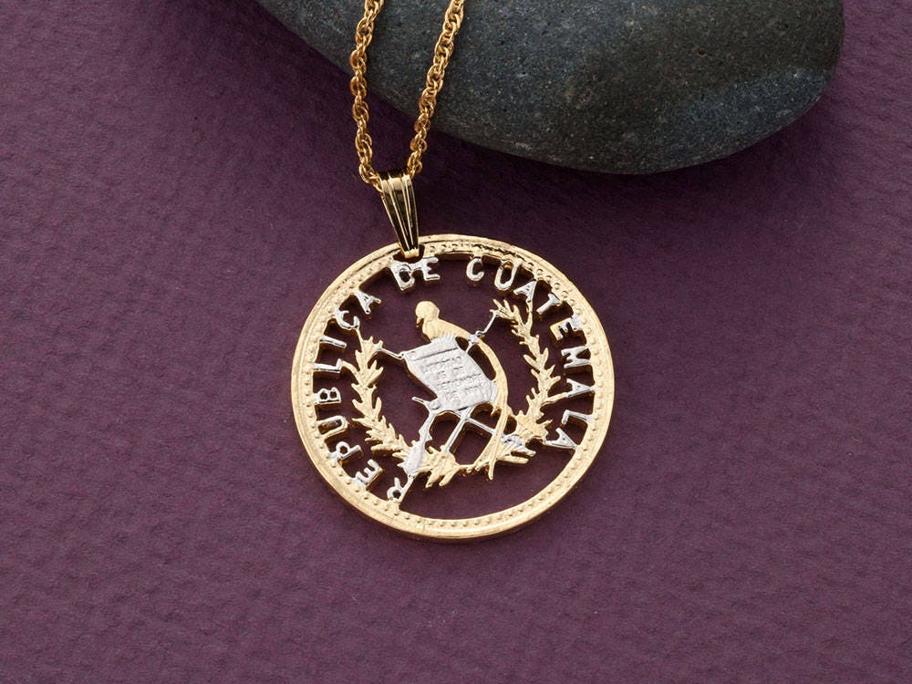 Guatemala Münzanhänger, 25 Centavos Münze Handgeschnitten, 3 1/20 cm Durchmesser, | #r 864 Guatemala Münzanhänger, 25 Centavos Münze Handgeschnitten, 3 1/20 cm Durchmesser, | #r 864 von Coinjewelry