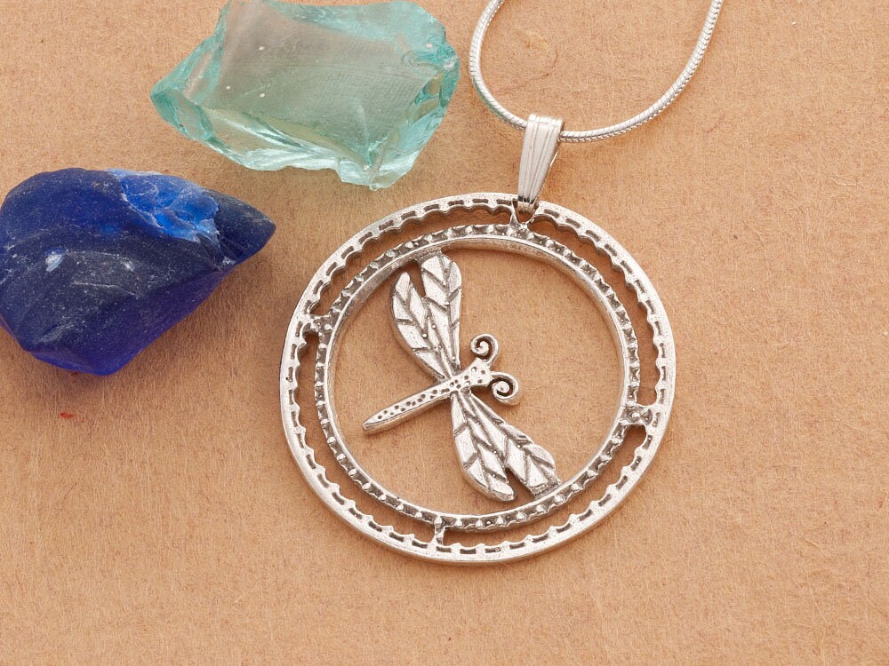 Hand Geschnitten Sterling Silber Libelle Anhänger Glücksbringer Hand Geschnitten Sterling Silber Libelle Anhänger Glücksbringer von Coinjewelry