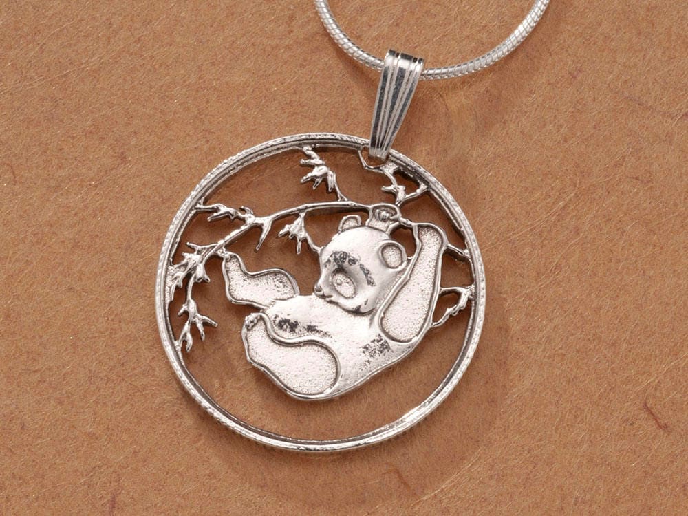 Hand Geschnitten Sterling Silber Panda Bär Münze Anhänger Halskette Hand Geschnitten Sterling Silber Panda Bär Münze Anhänger Halskette von Coinjewelry