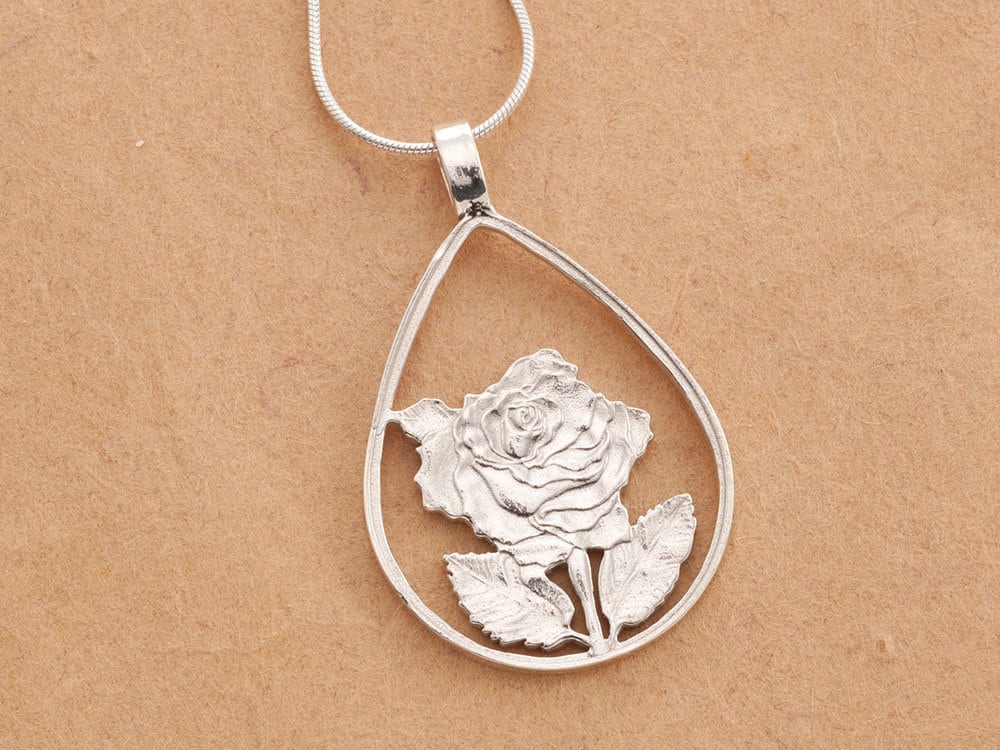 Hand Geschnitten Sterling Silber Rose Anhänger Halskette Teardrop Blumenschmuck Hand Geschnitten Sterling Silber Rose Anhänger Halskette Teardrop Blumenschmuck von Coinjewelry