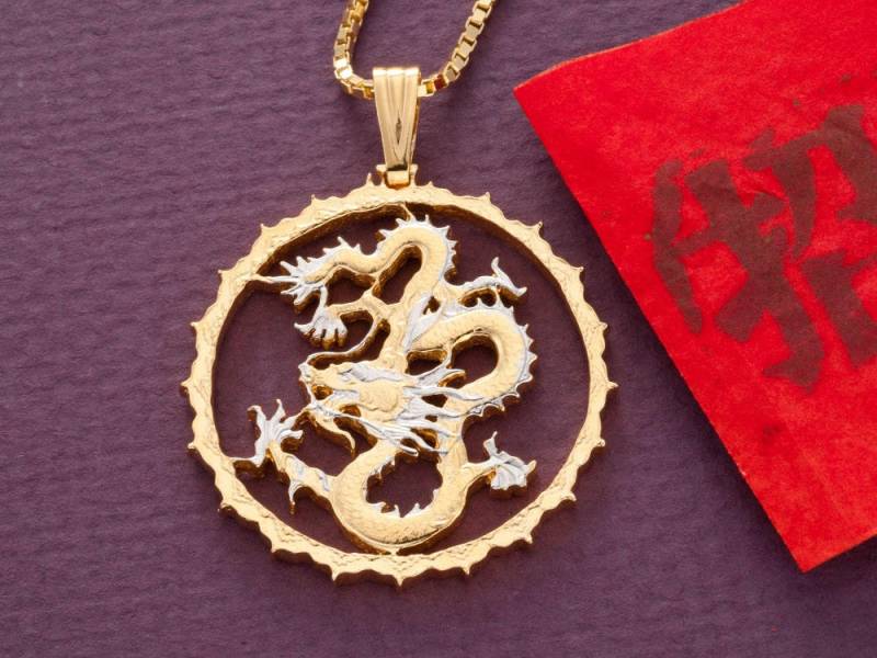 Hand Geschnittene Dragoner-Anhänger 14K Gold, Rhodiniert von Coinjewelry