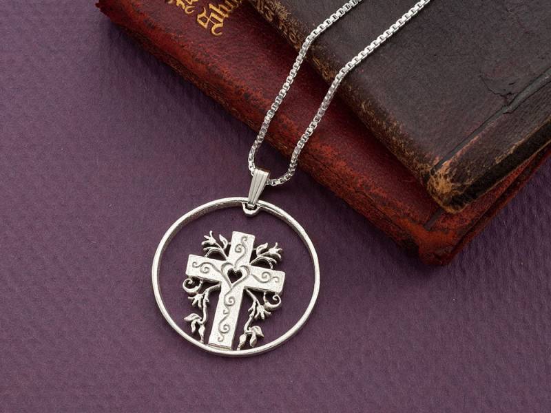Hand Geschnittene Sterling Silber Kreuz Anhänger Religiöse Medaillon Halskette von Coinjewelry