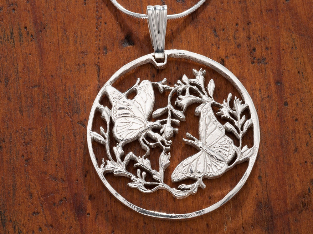 Hand Geschnittene Sterling Silber Monarchfalter Anhänger Bermuda Münze Hand Geschnittene Sterling Silber Monarchfalter Anhänger Bermuda Münze von Coinjewelry