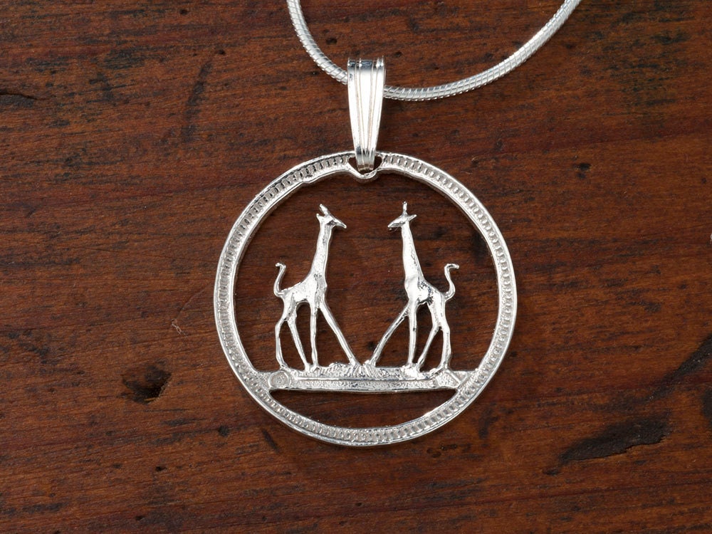 Hand Geschnittene Sterlingsilber Giraffe Anhänger Rhodesien Münzschmuck Hand Geschnittene Sterlingsilber Giraffe Anhänger Rhodesien Münzschmuck von Coinjewelry