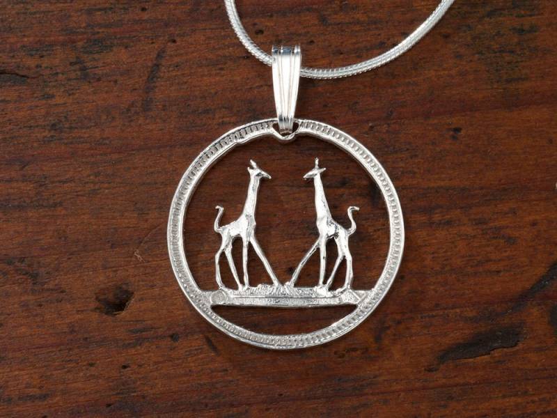 Hand Geschnittene Sterlingsilber Giraffe Anhänger Rhodesien Münzschmuck von Coinjewelry