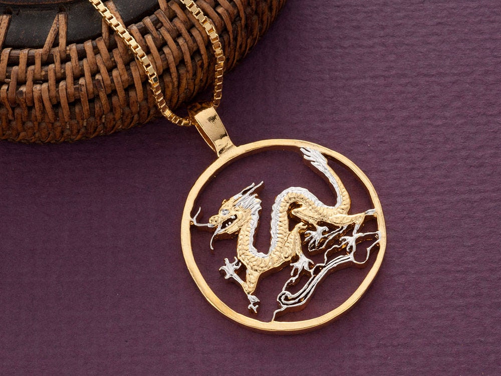 Hand Geschnittener Drache Anhänger 14K Gold & Rhodiniert Hand Geschnittener Drache Anhänger 14K Gold & Rhodiniert von Coinjewelry