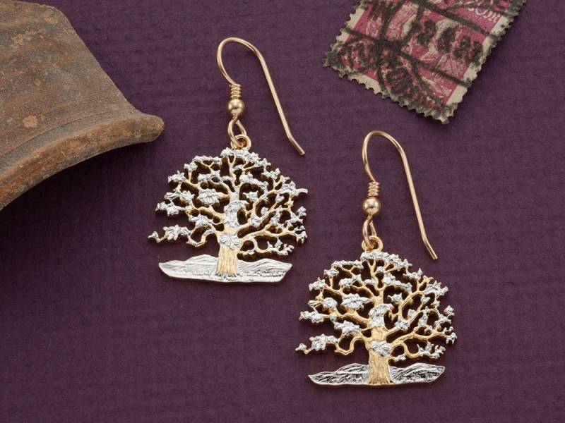 Handgeschnittene Baum Des Lebens Ohrringe Niue Münze, 14K Gold & Rhodiniert von Coinjewelry