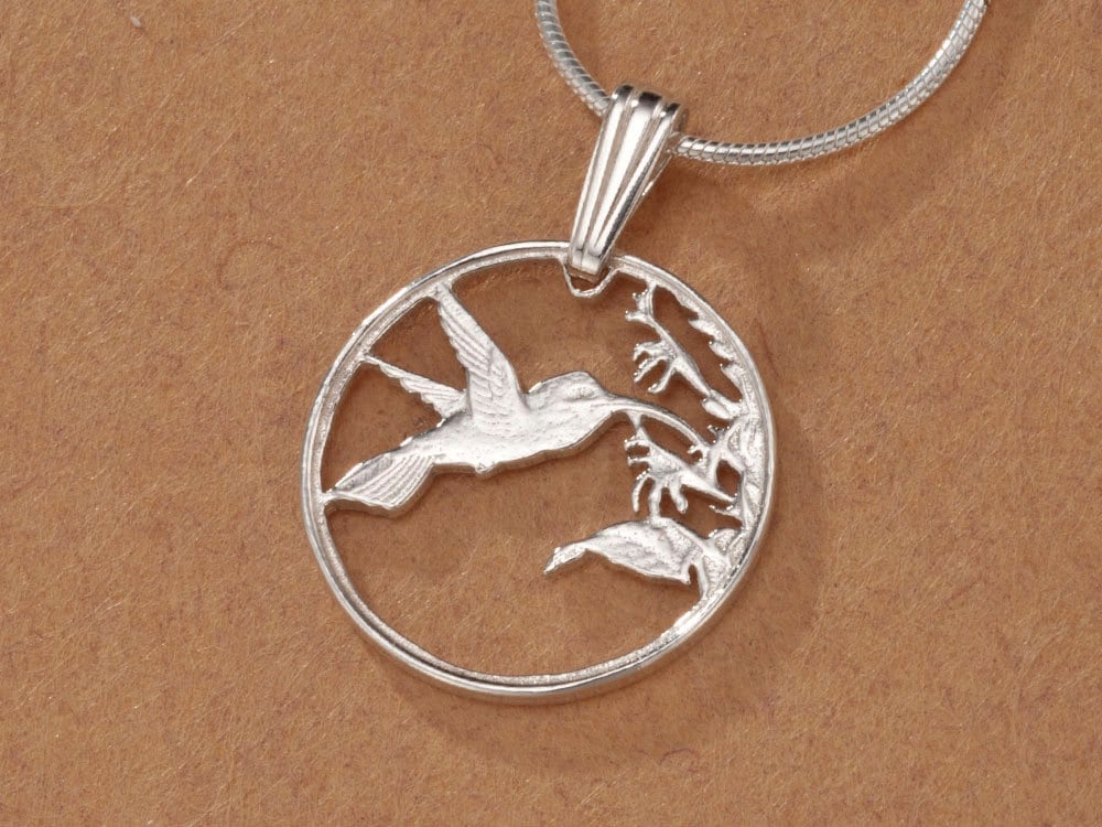 Handgeschnittener Sterlingsilber Kolibri-Anhänger - Trinidad 1 Cent Handgeschnittener Sterlingsilber Kolibri-Anhänger - Trinidad 1 Cent von Coinjewelry