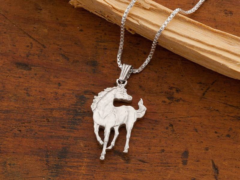 Handgeschnittener Sterlingsilber-Pferdeanhänger Macao-Münzenschmuck von Coinjewelry