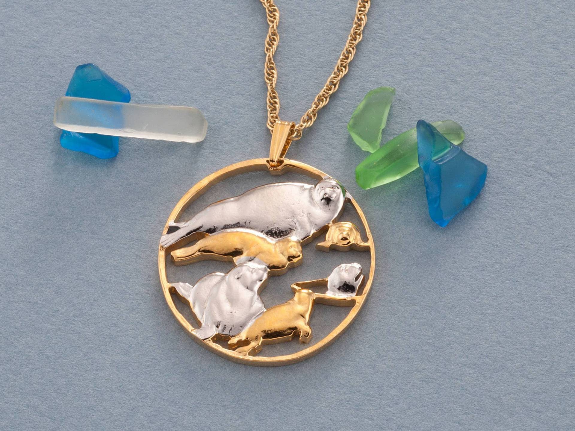Mutter Und Baby Seehund Anhänger 14K Gold & Rhodiniertes Sea Life Medaillon Mutter Und Baby Seehund Anhänger 14K Gold & Rhodiniertes Sea Life Medaillon von Coinjewelry