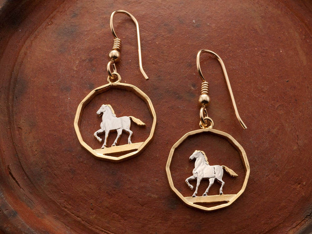 Prancing Pferd Ohrringe, Uruguay 10 Cents Münze Hand Geschnitten, 3/4 " Im Durchmesser, | # 300E Prancing Pferd Ohrringe, Uruguay 10 Cents Münze Hand Geschnitten, 3/4 " Im Durchmesser, | # 300E von Coinjewelry