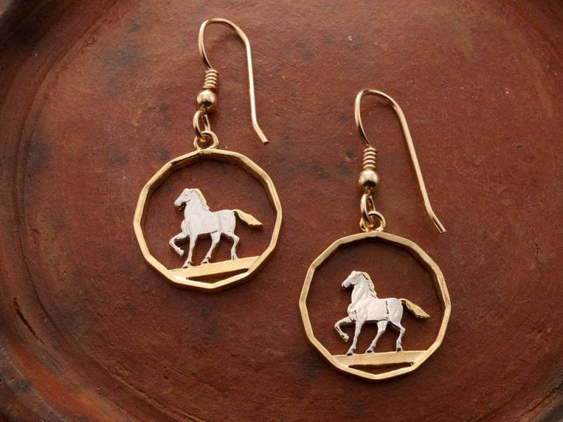 Prancing Pferd Ohrringe, Uruguay 10 Cents Münze Hand Geschnitten, 3/4 " Im Durchmesser, | # 300E von Coinjewelry