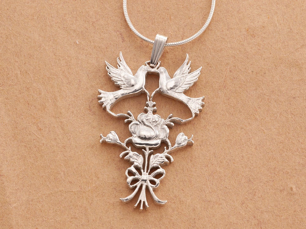 sterling Silber Love Vögel & Rose Anhänger Hand Geschnitten Medaillon sterling Silber Love Vögel & Rose Anhänger Hand Geschnitten Medaillon von Coinjewelry