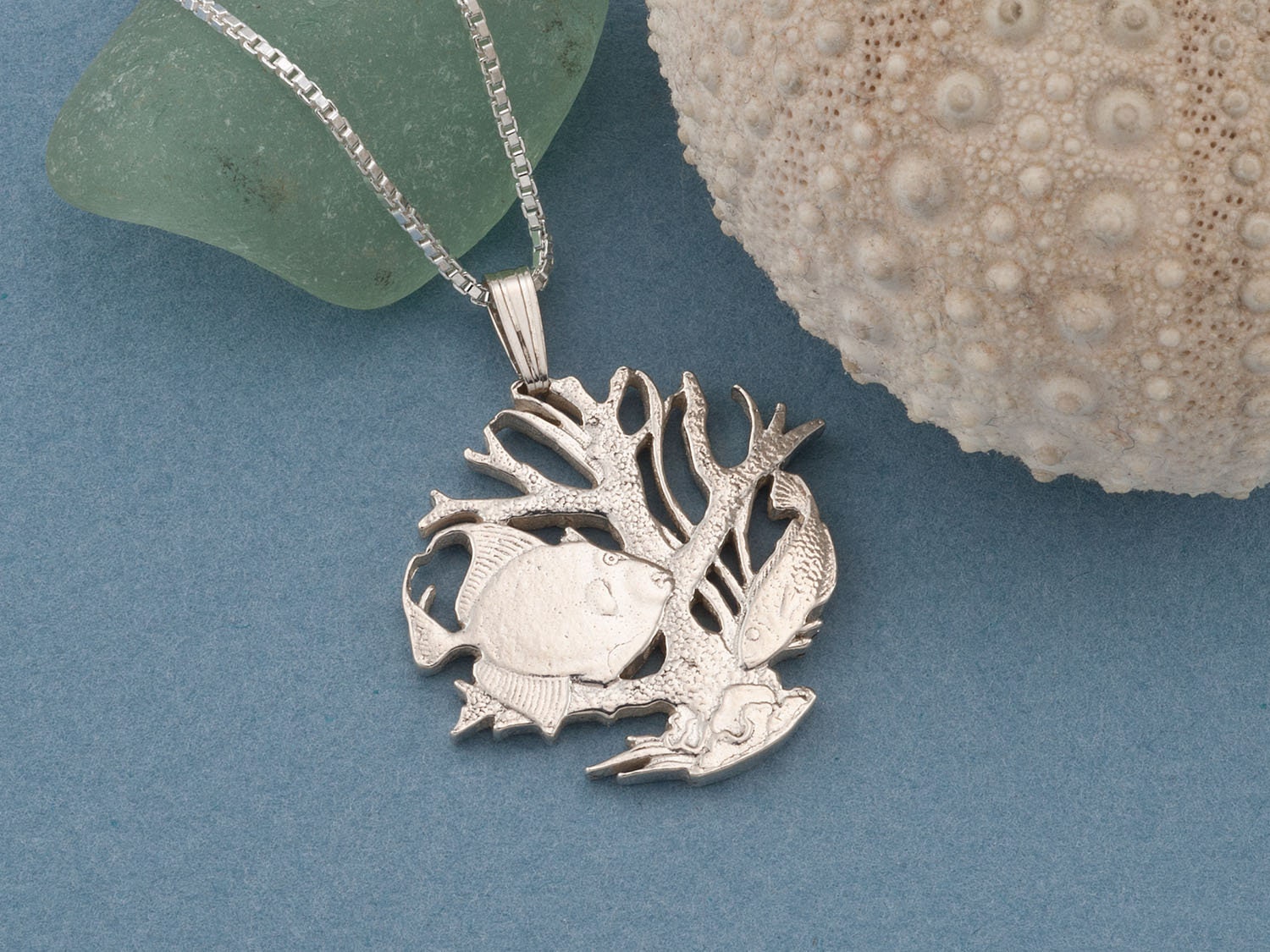 sterling Silber Sea Life Anhänger Barbados Münze Tropical Fish Jewelry sterling Silber Sea Life Anhänger Barbados Münze Tropical Fish Jewelry von Coinjewelry