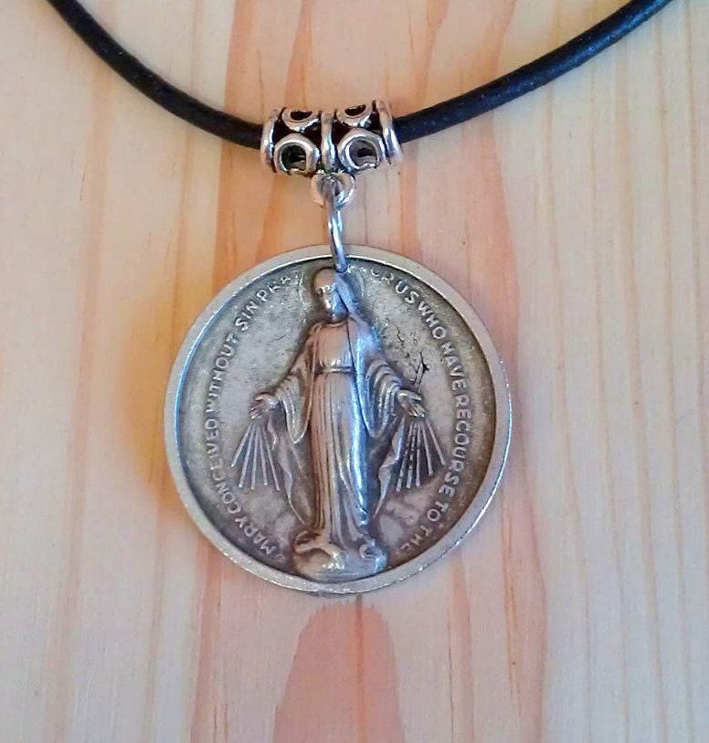 Our Lady Miraculous Anhänger Mary Medal Gebet Münze Halskette Aus Italien. Wunderbarer Medaillen-Anhänger Our Lady Miraculous Anhänger Mary Medal Gebet Münze Halskette Aus Italien. Wunderbarer Medaillen-Anhänger von CoinsFantasy